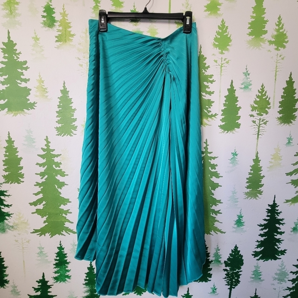 New Worthington Elegant Teal Pleated Skirt.